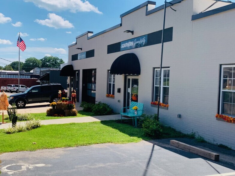 More Photos Of 7 W Mason St, Franklinton Storefront Retail Office For Sale