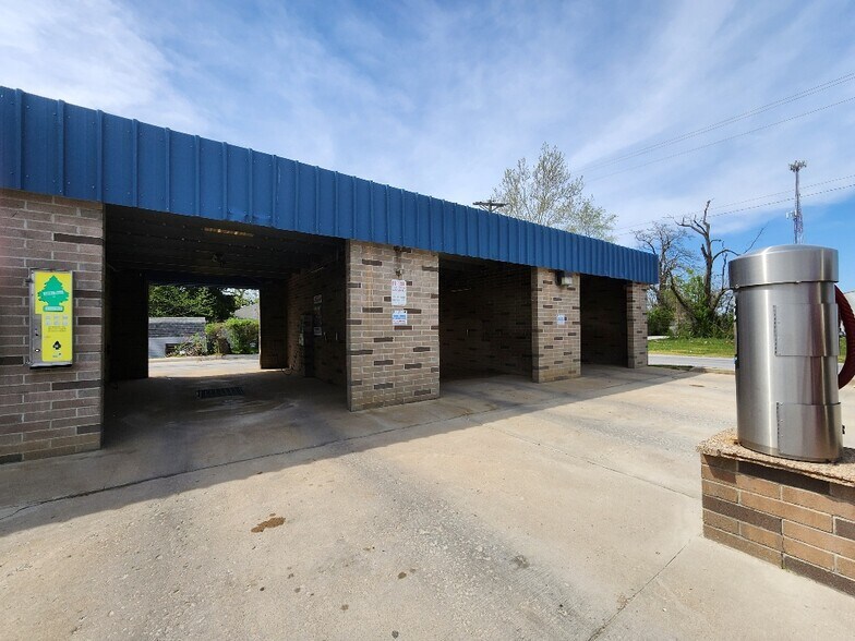 More Photos Of 923 N Morley St, Moberly Carwash For Sale