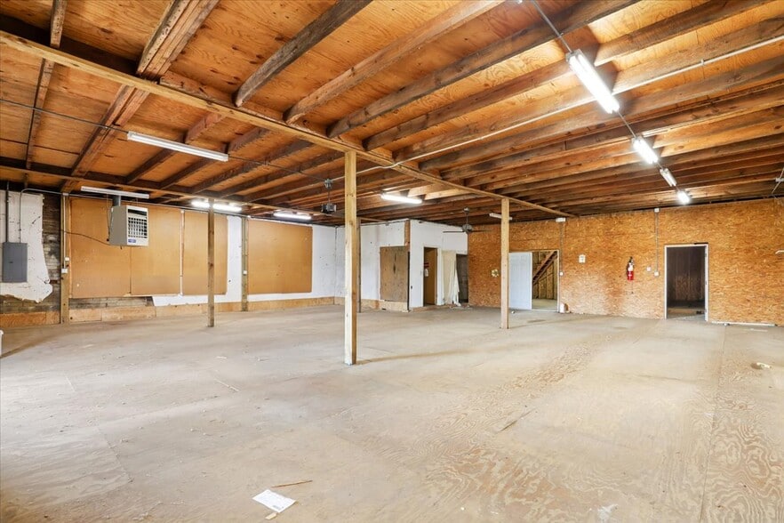 More Photos Of 6640 US Highway 70 W, La Grange Flex For Sale