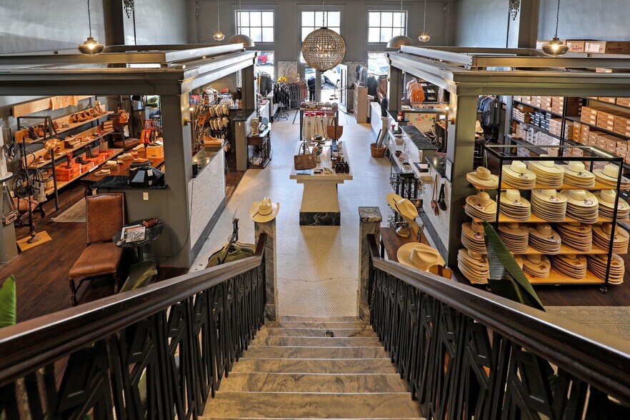 More Photos Of 110 N Tennessee St, McKinney Storefront Retail Office For Lease