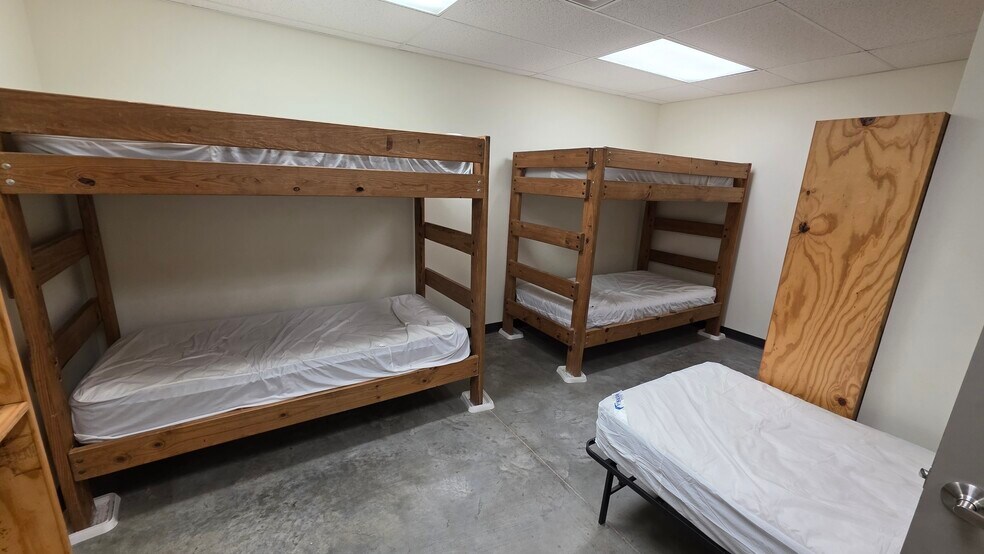 More Photos Of 8211 E County Road 62, Midland Warehouse For Sale