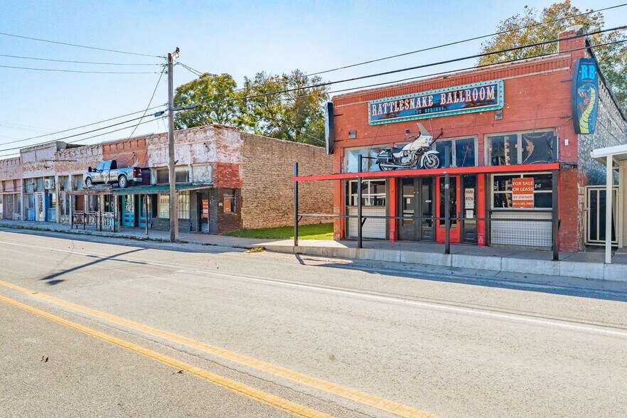 More Photos Of 4153 3rd St, Walnut Springs General Retail For Sale