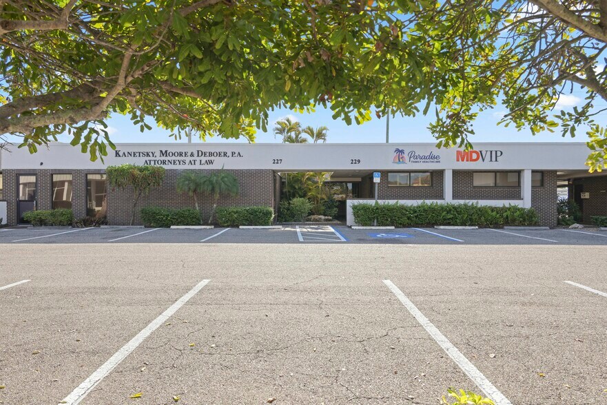 More Photos Of 227-233 Nokomis Ave, Venice Office For Sale