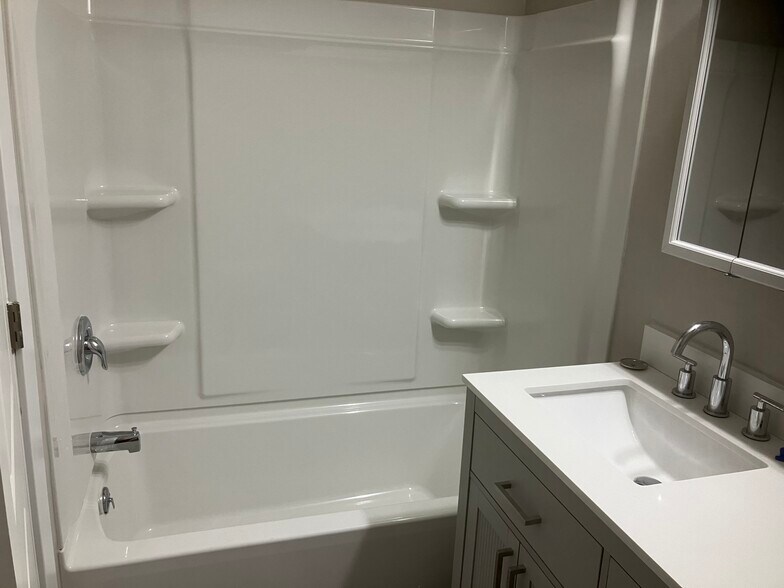 More Photos Of 415 W Fulton St, Waupaca Apartments For Sale