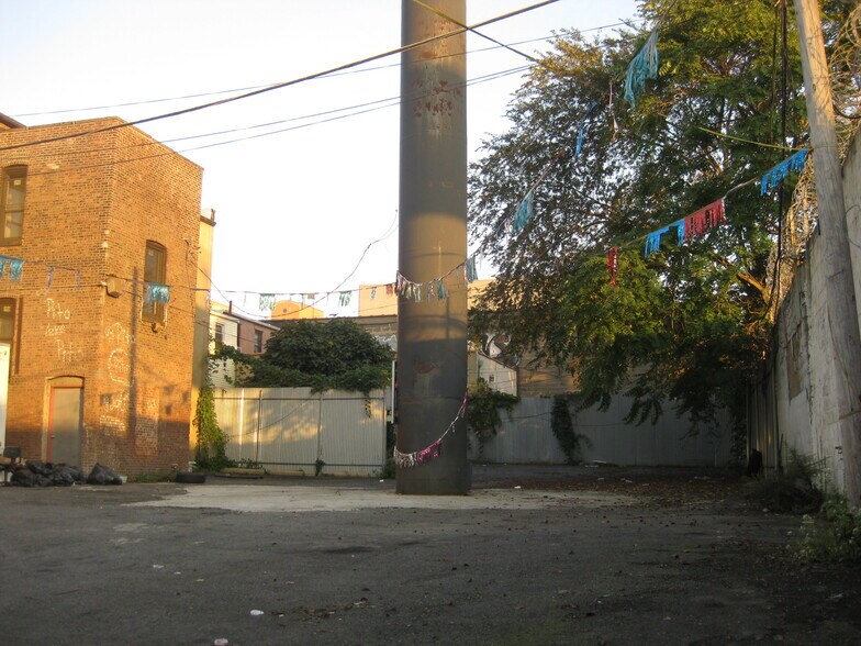 More Photos Of 122 18th St, Brooklyn Land For Lease