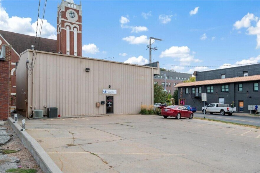 More Photos Of 100 E Broadway St, Council Bluffs Office For Sale