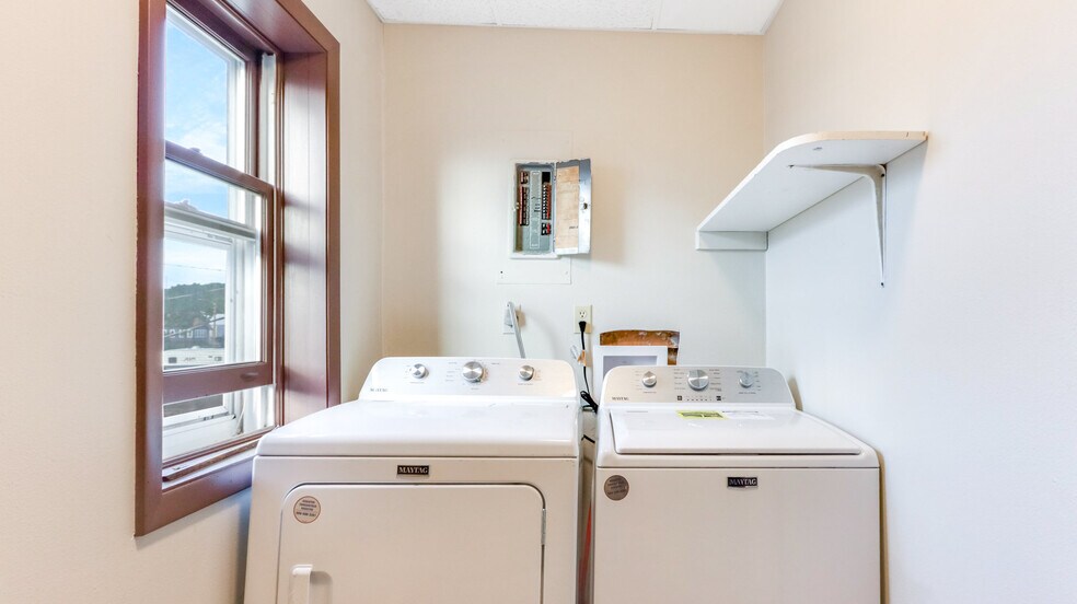 More Photos Of 1418 Main St, Bloomer Restaurant For Sale