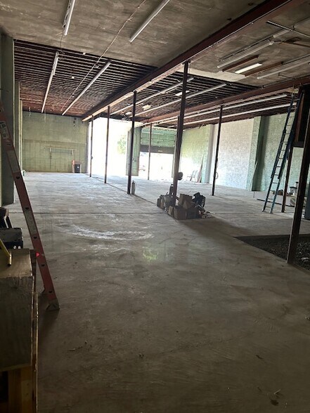 More Photos Of 147 Walnut St, Northvale Warehouse For Lease
