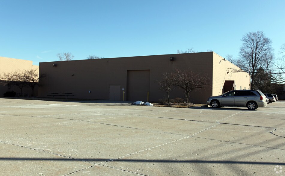 More Photos Of 31701 Research Park Dr, Madison Heights Distribution For Lease