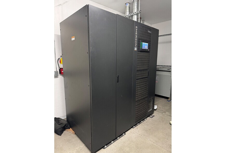 More Photos Of 330 S Alameda St, Los Angeles Light Manufacturing For Sale