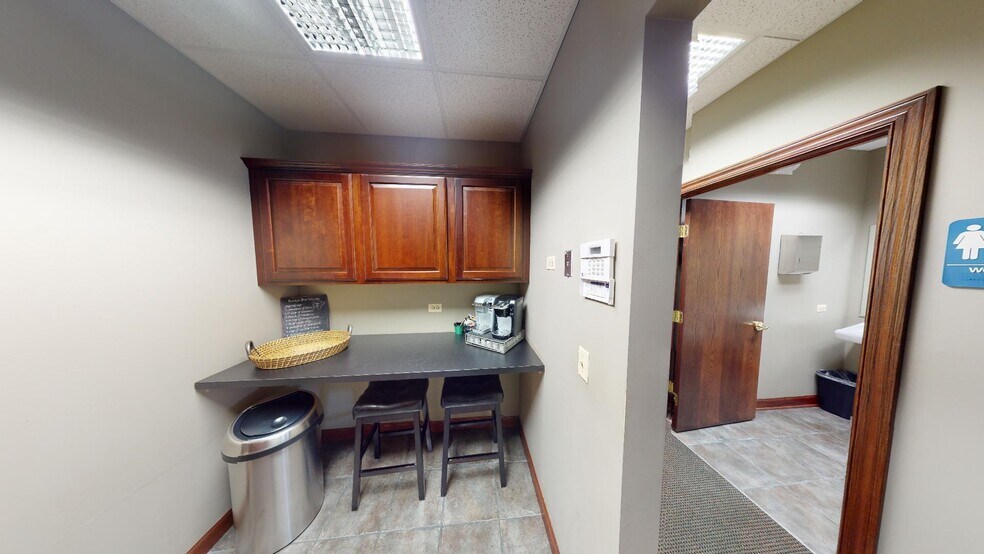 More Photos Of 3 Executive Ct, South Barrington Medical For Lease