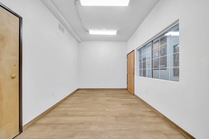 More Photos Of 1926 S Main St, Santa Ana Office For Lease