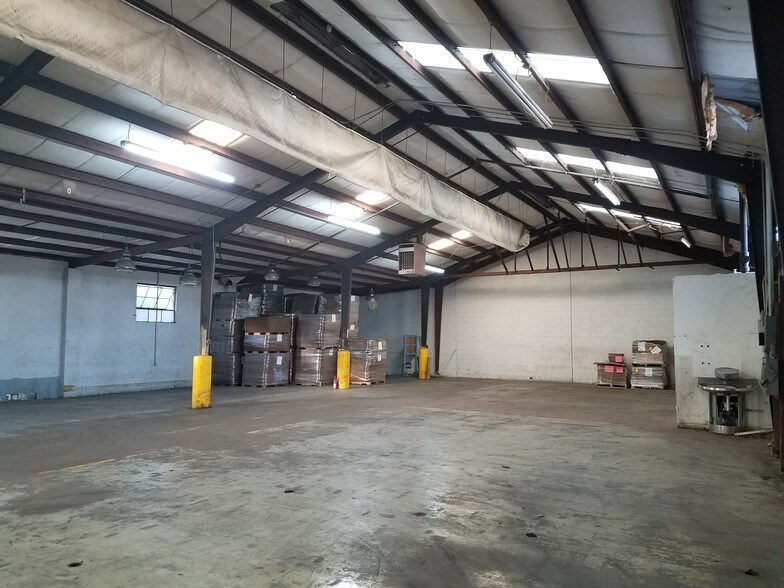 More Photos Of 1342 Webster Ave, Columbus Light Distribution For Sale