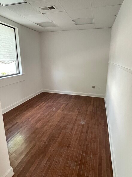 More Photos Of 535 Northern Ave, Hagerstown Showroom For Lease