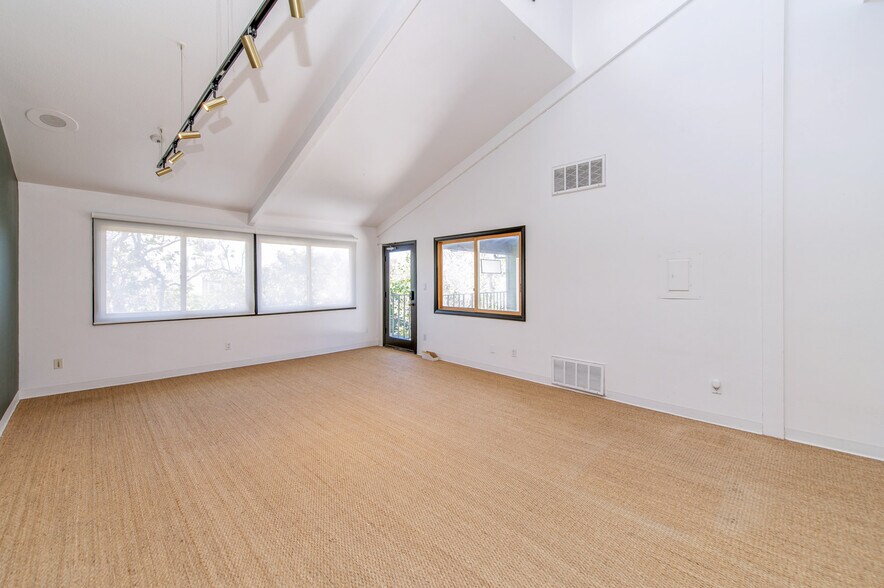More Photos Of 2482 Newport Blvd, Costa Mesa Loft Creative Space For Lease