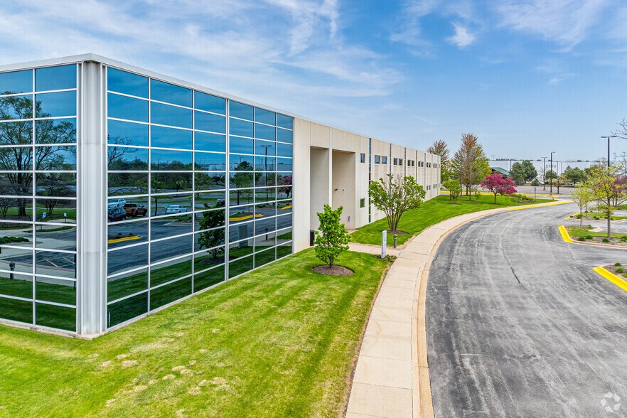 More Photos Of 1000 Remington Blvd, Bolingbrook Office For Lease