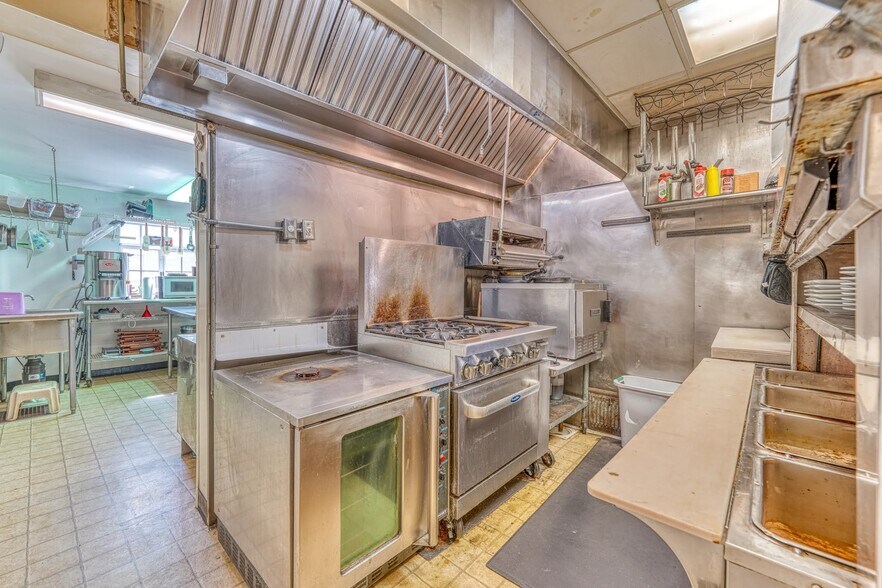 More Photos Of 512 Royal Gorge Blvd, Canon City Restaurant For Sale