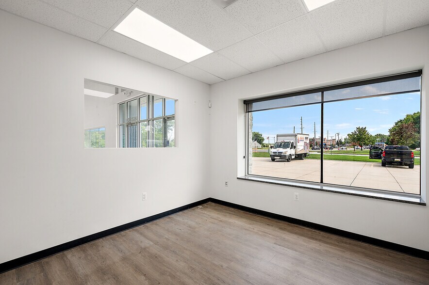 More Photos Of 46250 Erb Dr, Macomb Township Warehouse For Lease