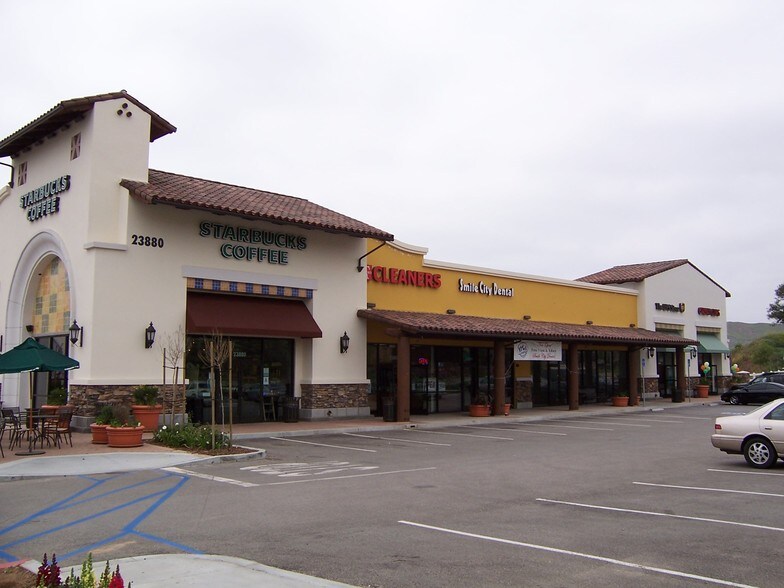 More Photos Of 23850-23878 W Copper Hill Dr, Valencia Unknown For Lease