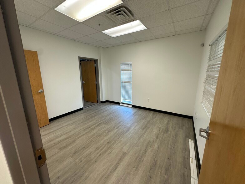 More Photos Of 2930 Maine Ave, Lakeland Distribution For Sale