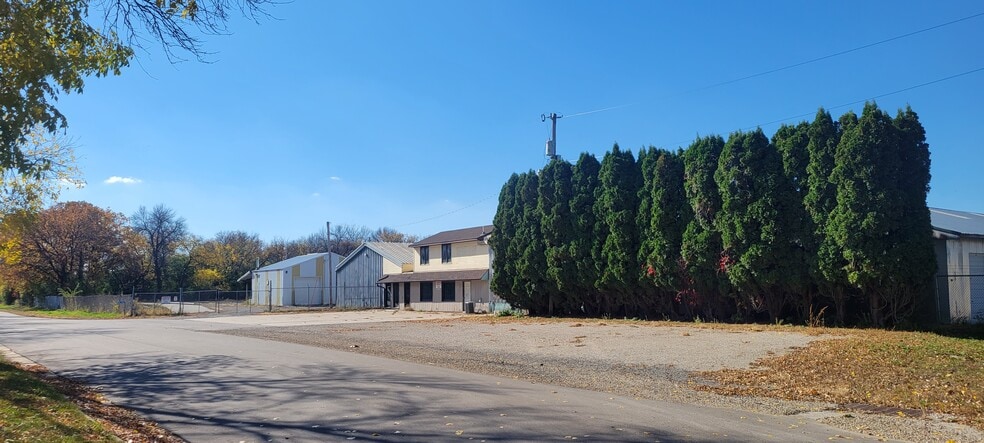 More Photos Of 20966 Monroe St, Mason City Flex For Sale