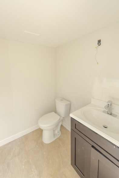 More Photos Of 3035 E Commercial Blvd, Fort Lauderdale Medical For Sale