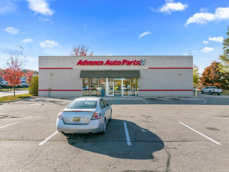 More Photos Of 730 Charlevoix Ave, Petoskey Freestanding For Sale