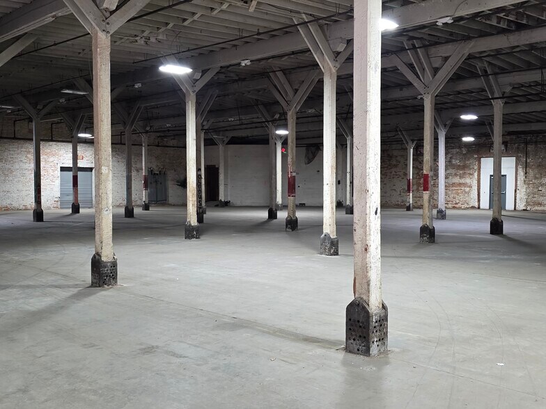More Photos Of 827 Douglas Ave, Portsmouth Warehouse For Sale