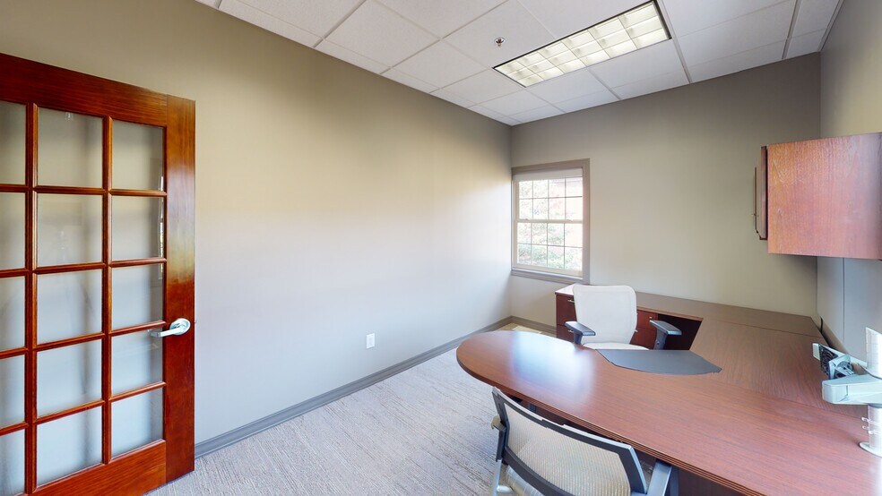More Photos Of 2720 Centennial Rd, Toledo Office For Sale