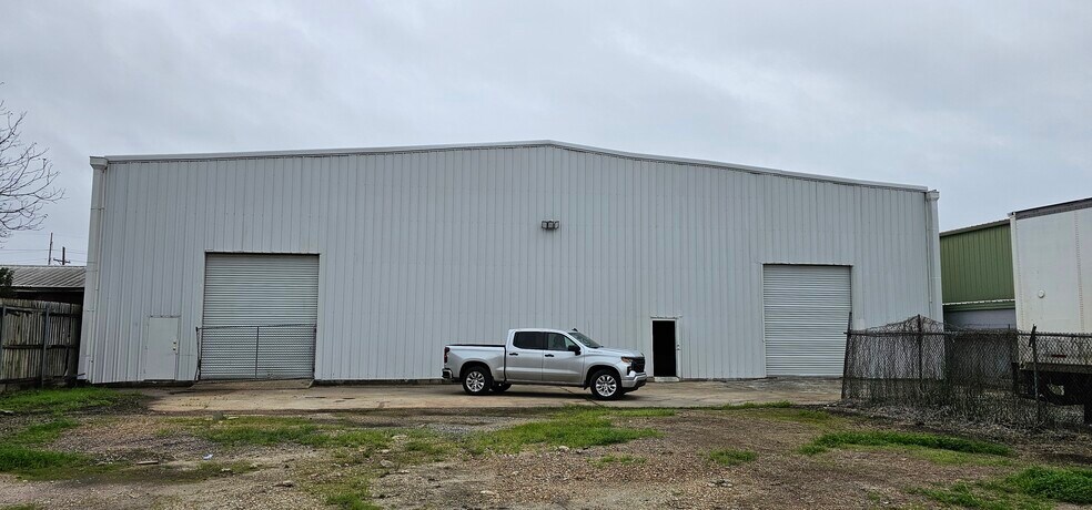 More Photos Of 200 Industrial Ave, Jefferson Warehouse For Lease