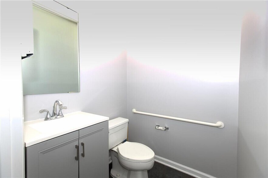 More Photos Of 1365 Westgate Center Dr, Winston-Salem Medical For Lease