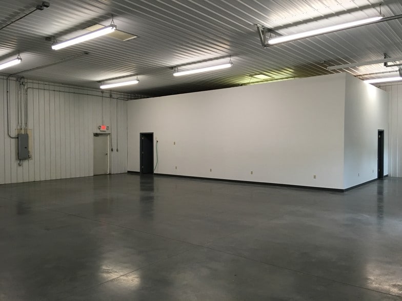 More Photos Of 4655 Middle Rd, Columbus Warehouse For Lease