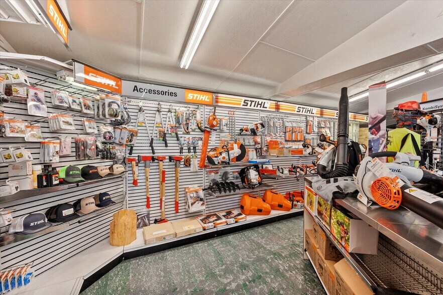 More Photos Of 5 Demick Ln, Salmon Auto Repair For Sale