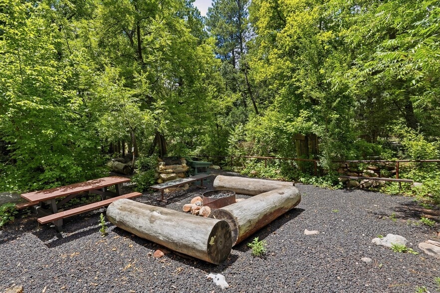More Photos Of 1355 E Christopher Creek Loop, Payson Hotel For Sale