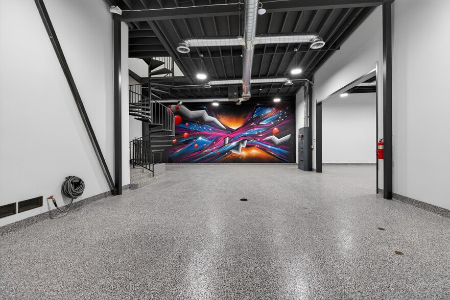 More Photos Of 703 S Main St, Burbank Showroom For Sale