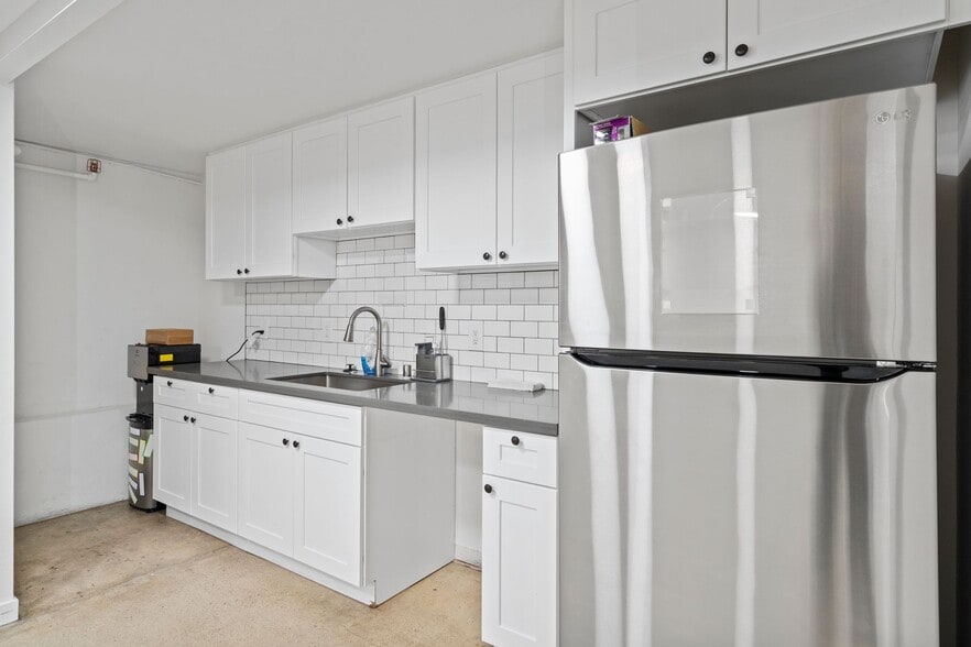 More Photos Of 1010 Commercial St, San Carlos Research And Development For Lease