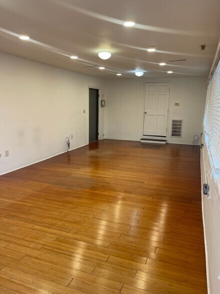More Photos Of 502 N 3rd St, Ozark Storefront Retail Office For Sale