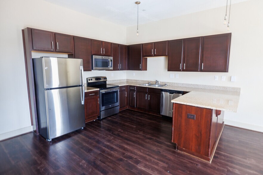 More Photos Of 79 Commerce St, Montgomery Apartments For Lease