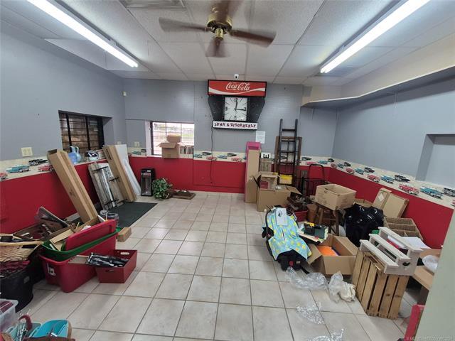 More Photos Of 401 S Chouteau Ave, Chouteau Convenience Store For Sale