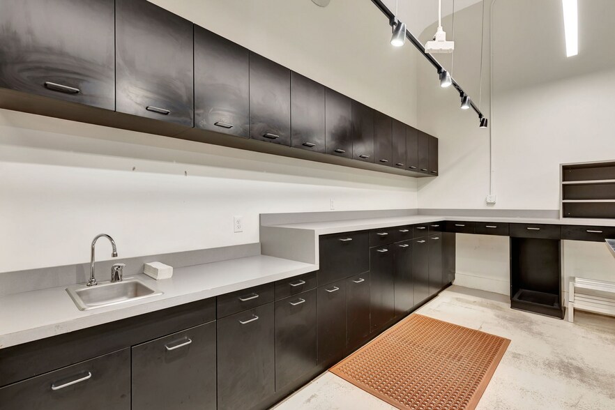 More Photos Of 17-19 E Court St, Cincinnati Apartments For Lease