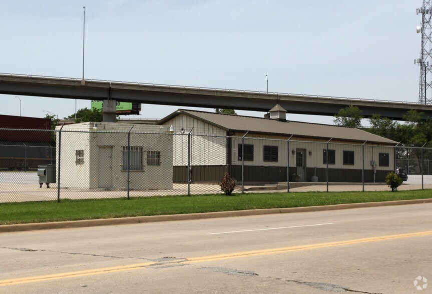 More Photos Of 212 W Heavy Traffic Way, Tulsa Manufacturing For Sale