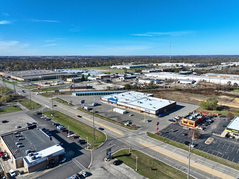 More Photos Of 1500-1502 E Riverside Blvd, Loves Park Unknown For Lease