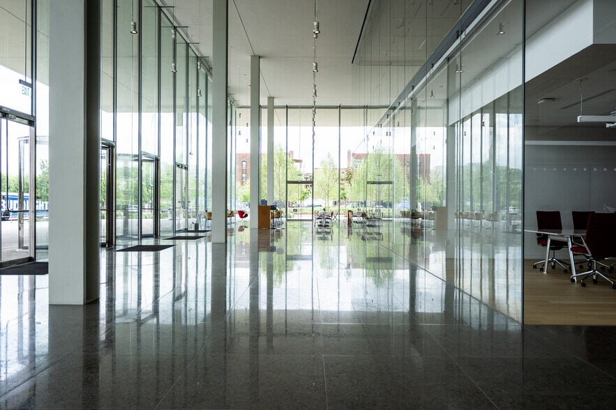 More Photos Of 1459 Grand Ave, Des Moines Office For Lease