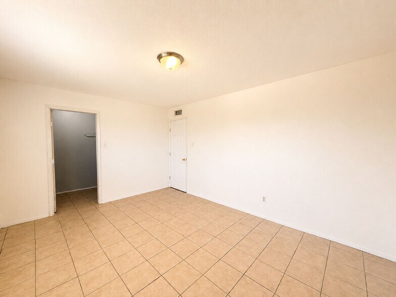 More Photos Of 1004 Austin St, Portland Apartments For Sale