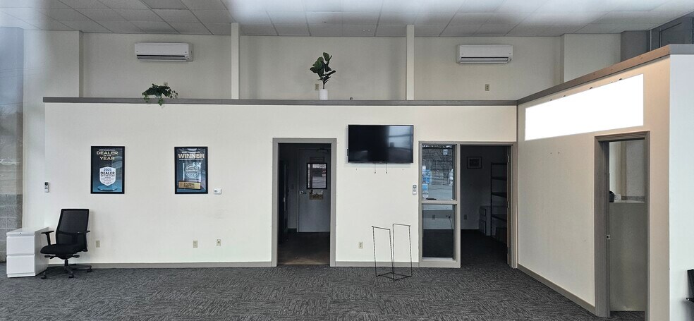 More Photos Of 160 Sykes Mountain Ave, White River Junction Auto Dealership For Sale