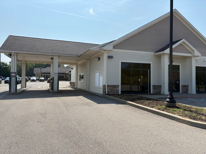 More Photos Of 11 Vista Blvd, Slingerlands Bank For Lease