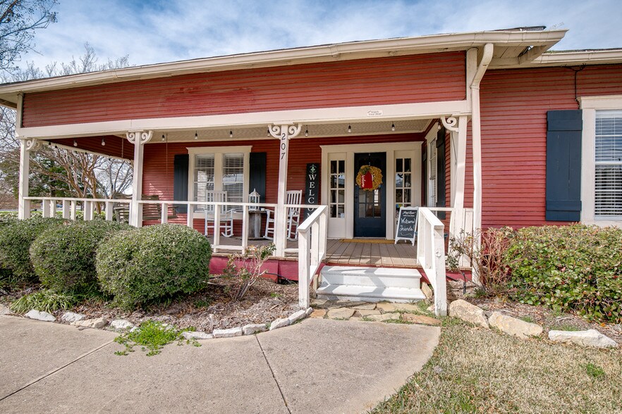 More Photos Of 207 Laurence Dr, Heath Office For Lease