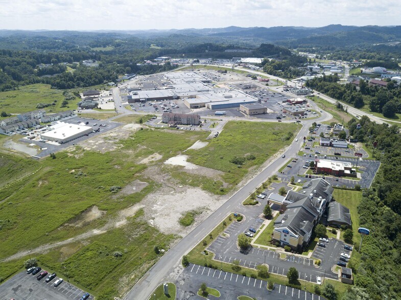 More Photos Of 2600 Middletown Commons, White Hall Coworking Space
