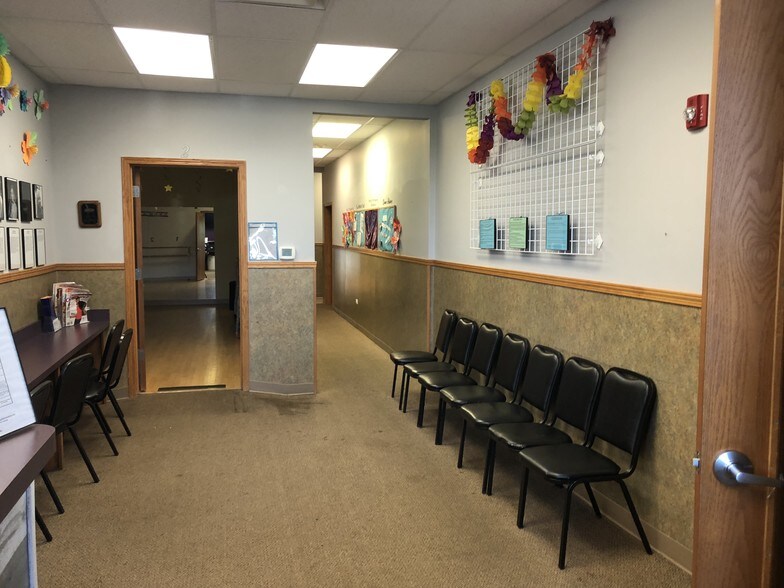 More Photos Of 608 E Veterans Pky, Yorkville Medical For Lease