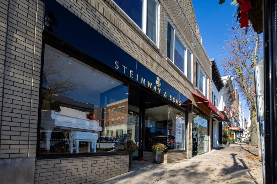 Primary Photo Of 70-74 Greenwich Ave, Greenwich Storefront Retail Office For Lease